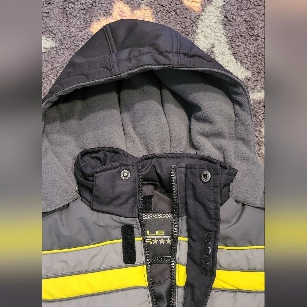 Triple Star Boys hooded sleeveless puffer vest black, grey, yellow - Picture 4 of 7